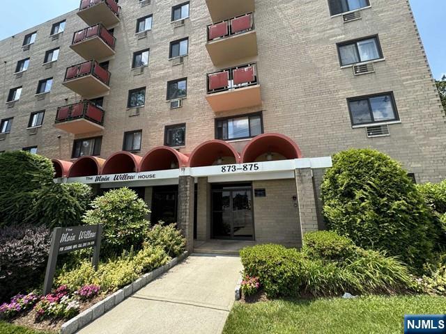 873 Main Street,Hackensack, NJ 07601