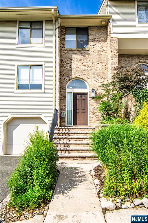 18 Louisburg Square,Verona, NJ 07044