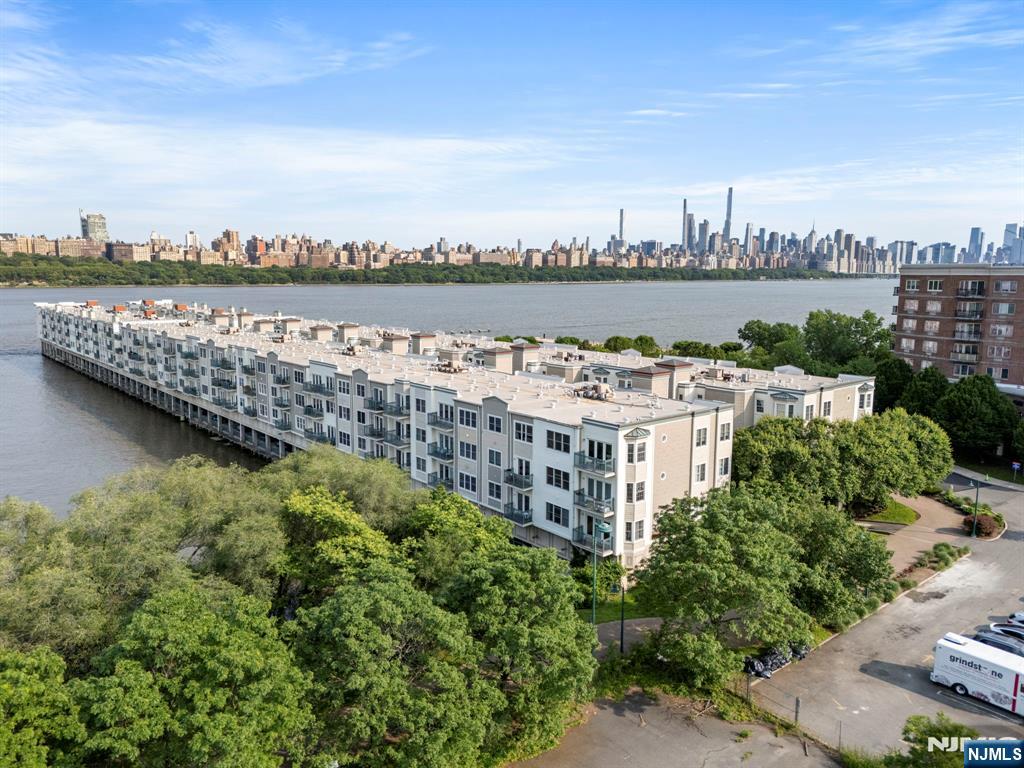 108 The Promenade ,Edgewater, NJ 07020