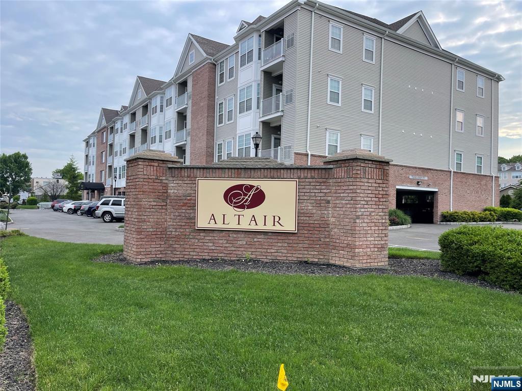 132 Cory Lane,Elmwood Park, NJ 07407