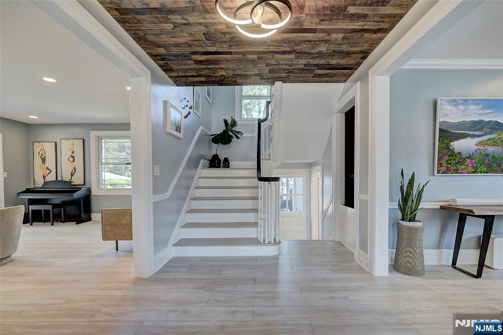 21 Melrose Place,Montclair, NJ 07042