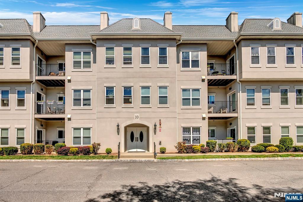 1002 Brittany Drive,Wayne, NJ 07470
