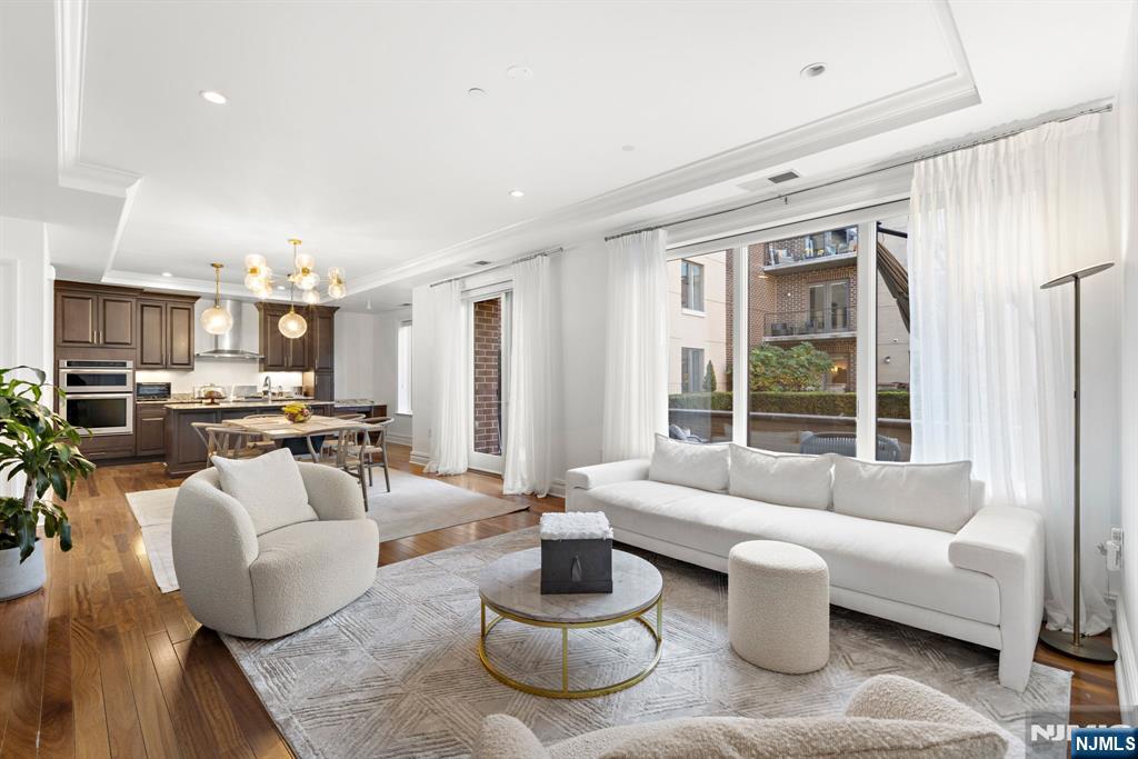 250 Henley Place,Weehawken, NJ 07086