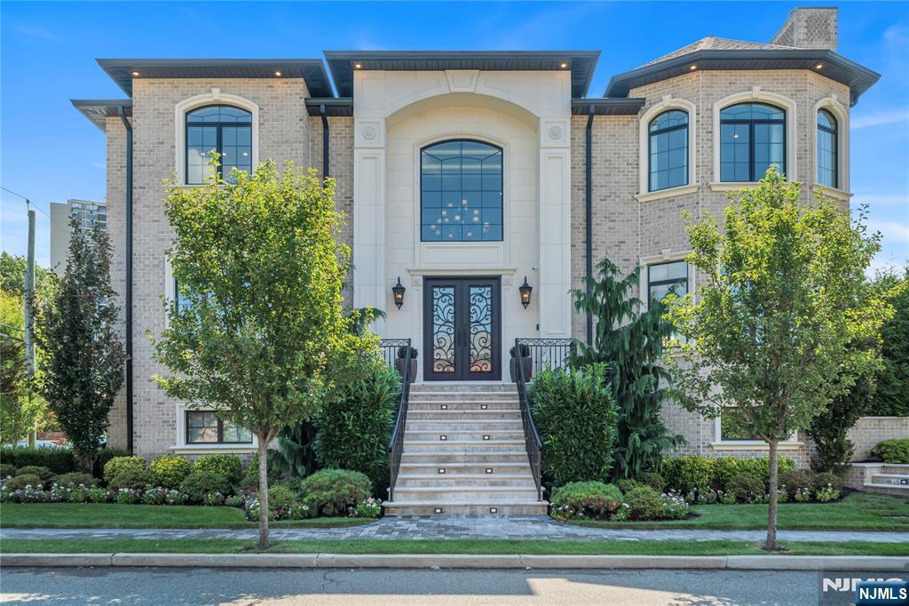 214 Forest Road,Fort Lee, NJ 07024