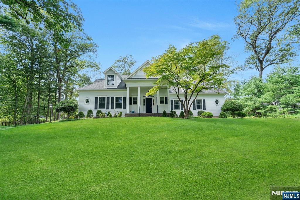 83 Chestnut Ridge Road,Saddle River, NJ 07458