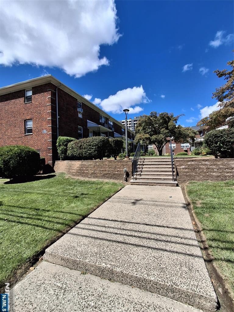 1275 Inwood ,Fort Lee, NJ 07024