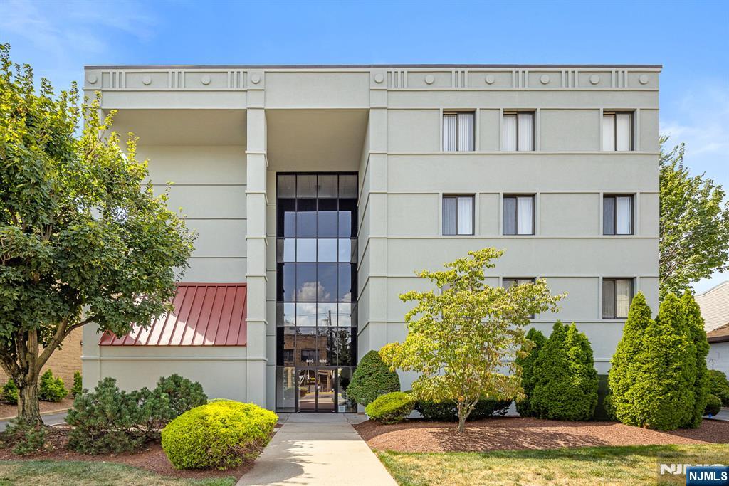 200 Paterson ,East Rutherford, NJ 07073