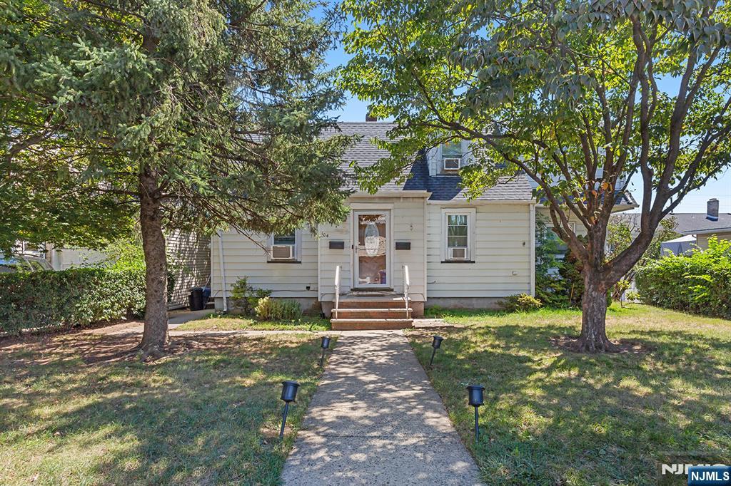104 Echo Place,Elmwood Park, NJ 07407