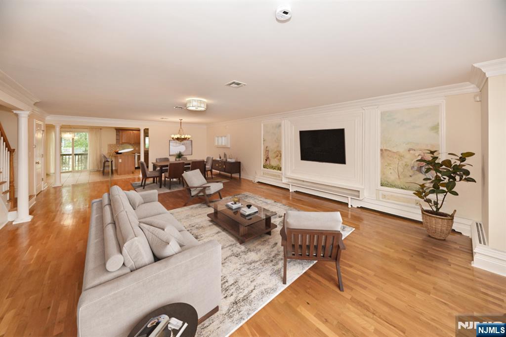 20 Skymark Court,Upper Saddle River, NJ 07458