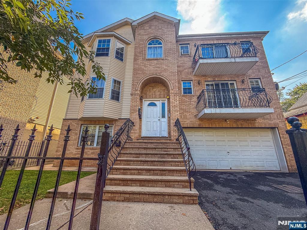 338 10th Street,Newark, NJ 07103