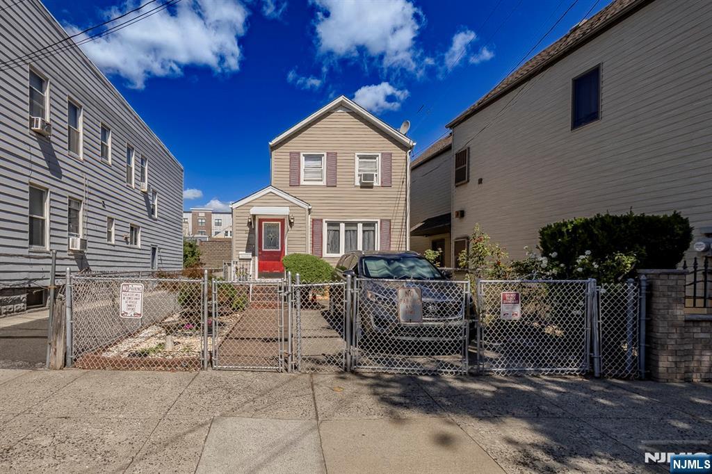 66 Garrison Street,Newark, NJ 07105