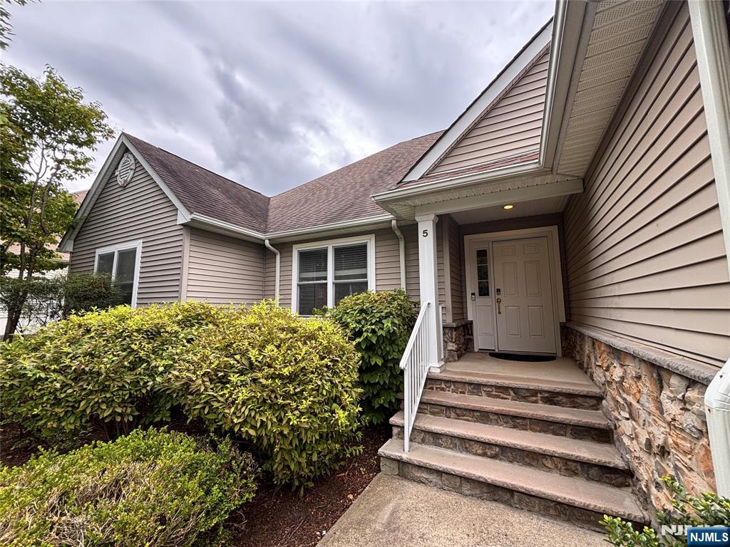 5 Little Tarn Court,Hamburg, NJ 07419