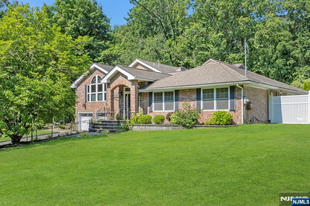 15 Oak Trail Road,Hillsdale, NJ 07642
