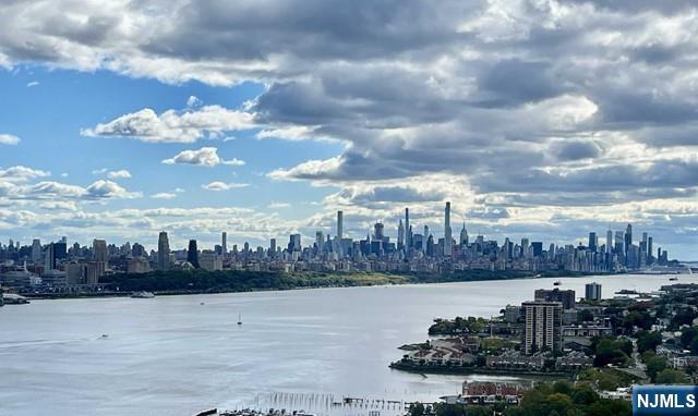 100 Old Palisade Road,Fort Lee, NJ 07024