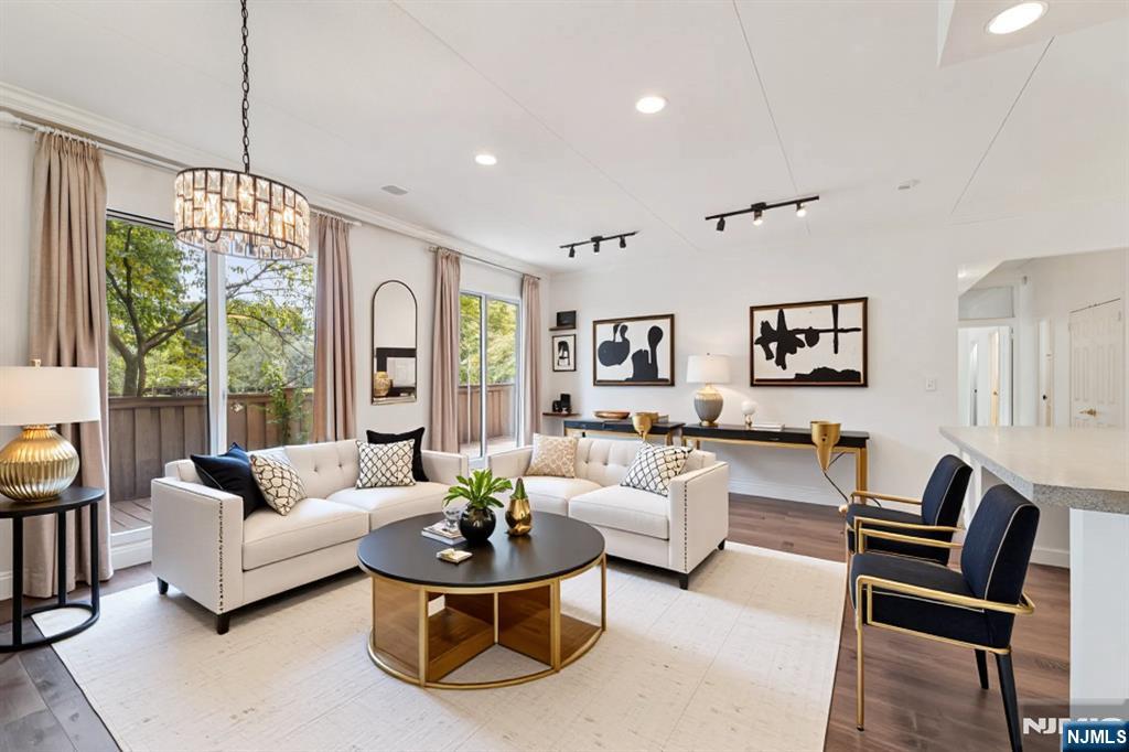1077 River Road,Edgewater, NJ 07020