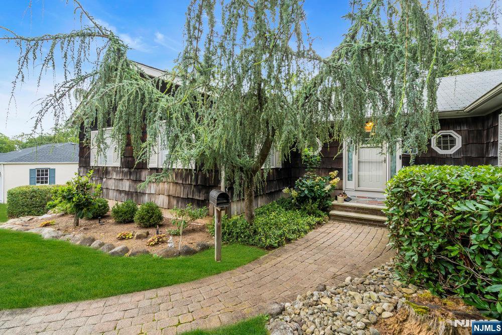 27 Underwood Drive,West Orange, NJ 07052