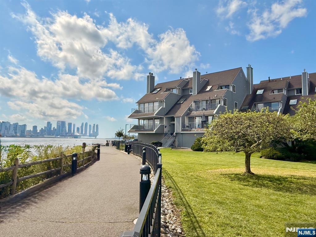 17A Riverview Circle,North Bergen, NJ 07047