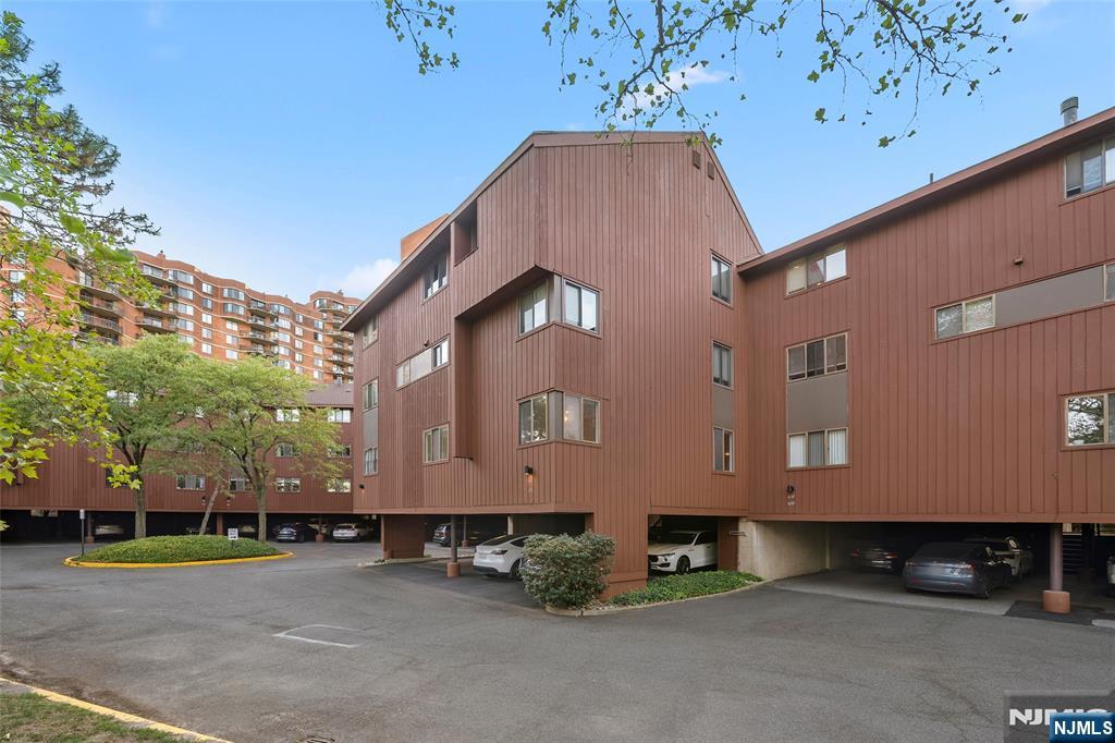 611 Sanderling Court,Secaucus, NJ 07094