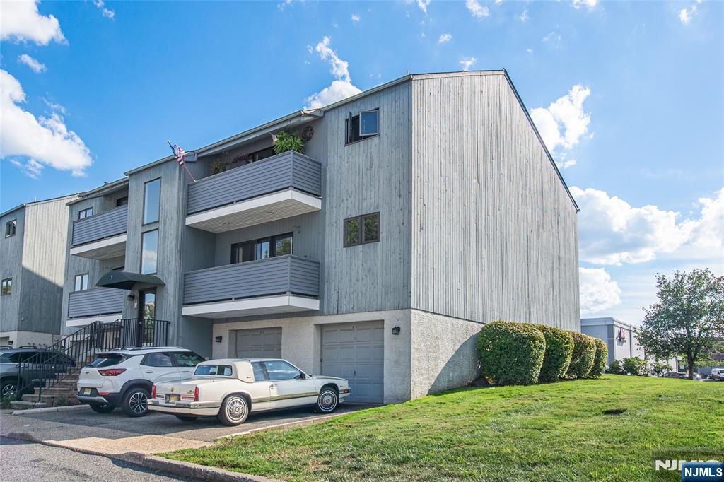 5 Domessina Lane,Caldwell, NJ 07006