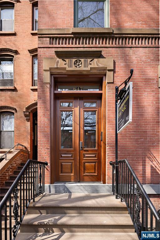 647 Jersey Avenue,Jersey City, NJ 07302