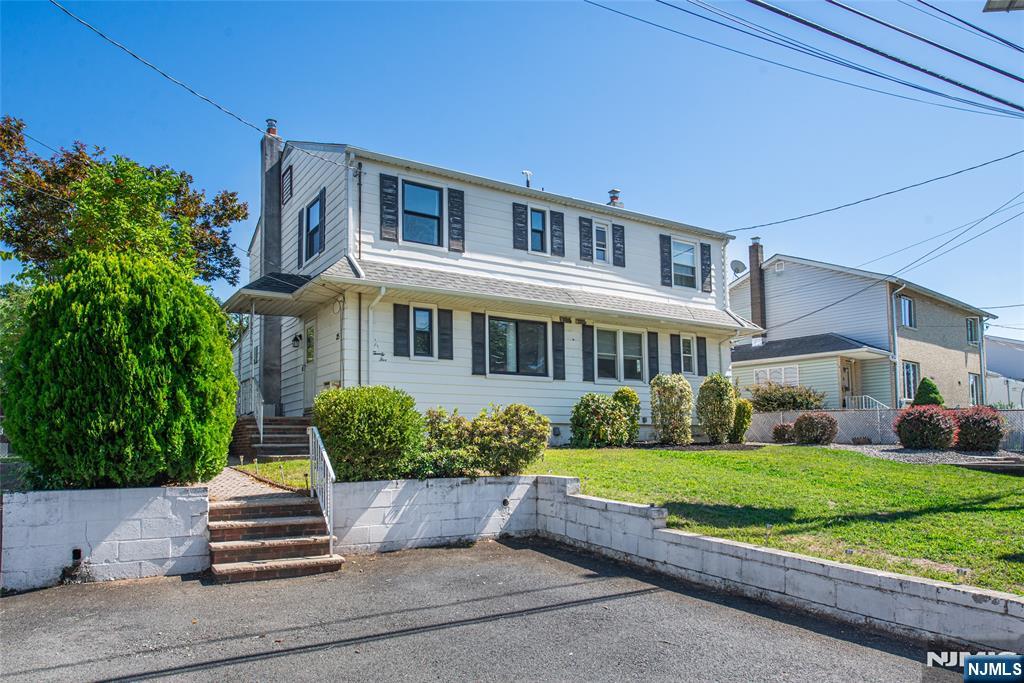 25 Fournier Crescent,Elmwood Park, NJ 07407