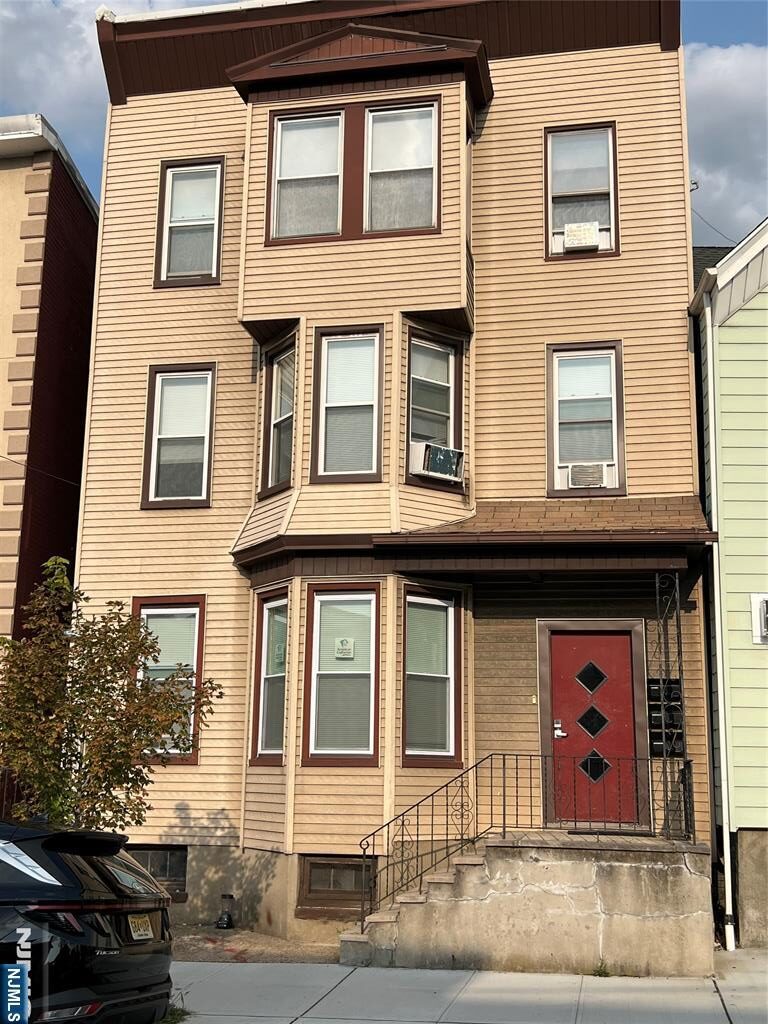 30 5th ,Harrison, NJ 07029