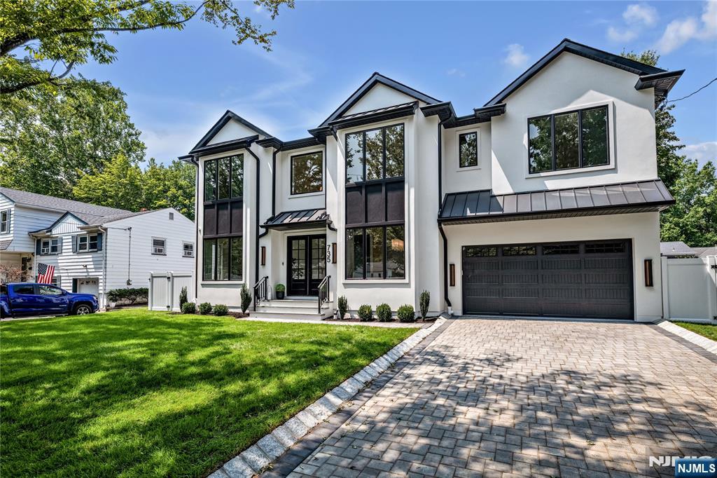 735 Bush Place,Paramus, NJ 07652
