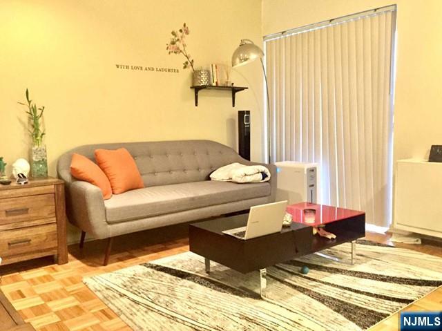 1111 River Road,Edgewater, NJ 07020