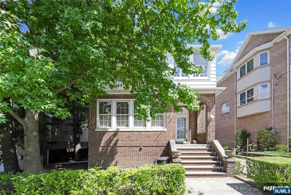 423 Aurora Avenue,Cliffside Park, NJ 07010