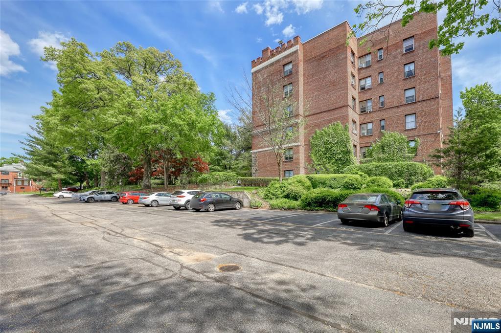 100 Palisade Avenue,Englewood, NJ 07631