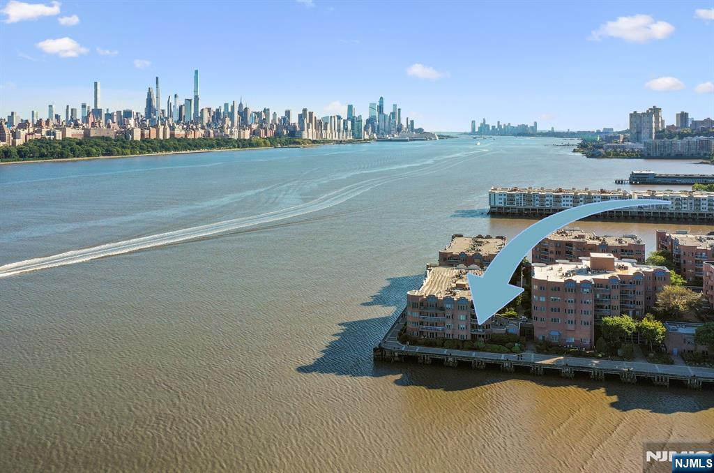 207 Jefferson Court,Edgewater, NJ 07020