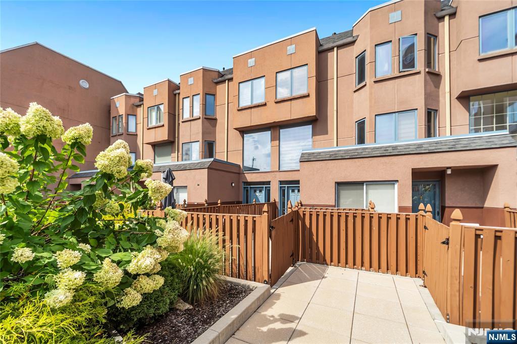 309 Hancock Court,Edgewater, NJ 07020