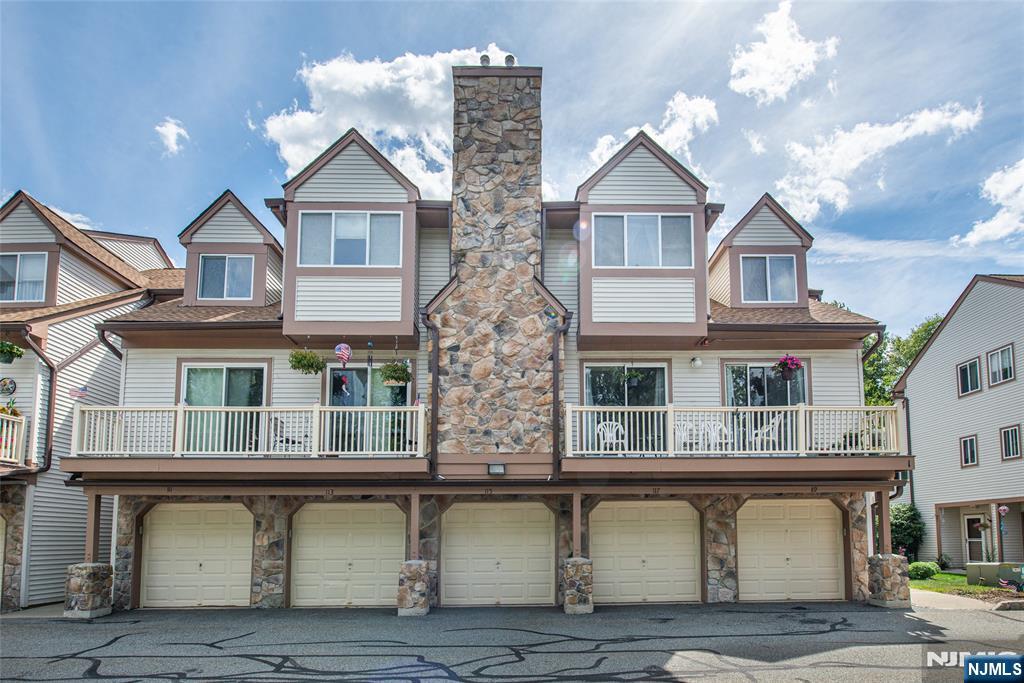 117 Woods Edge Drive,Roxbury Township, NJ 07876