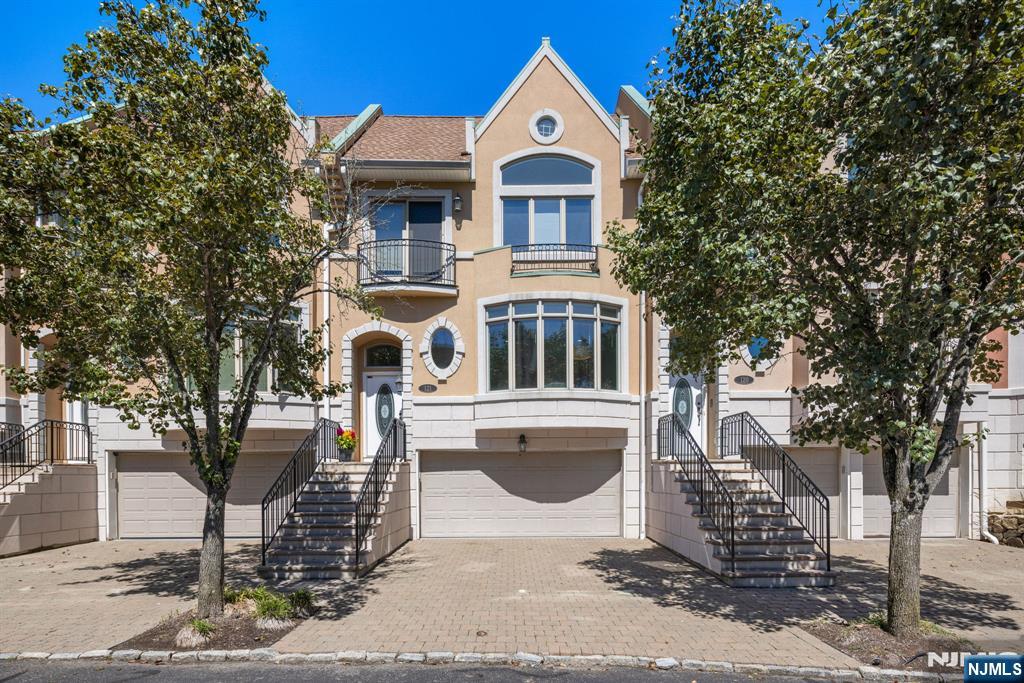 121 Winding Creek Way,Old Tappan, NJ 07675