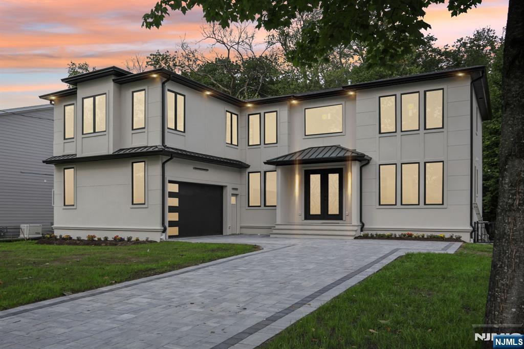 187 Crest Drive,Paramus, NJ 07652