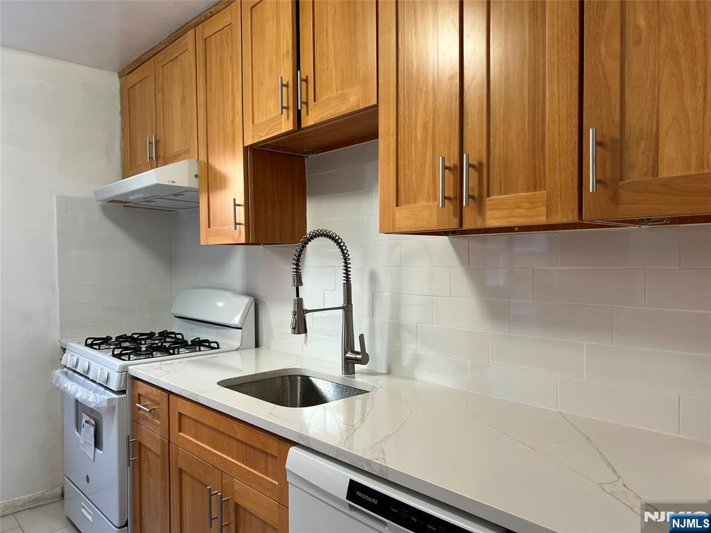 2340 Linwood Avenue,Fort Lee, NJ 07024