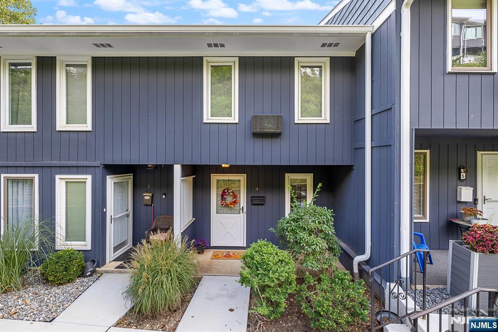 E4 Hillside Court,Highlands, NJ 07732