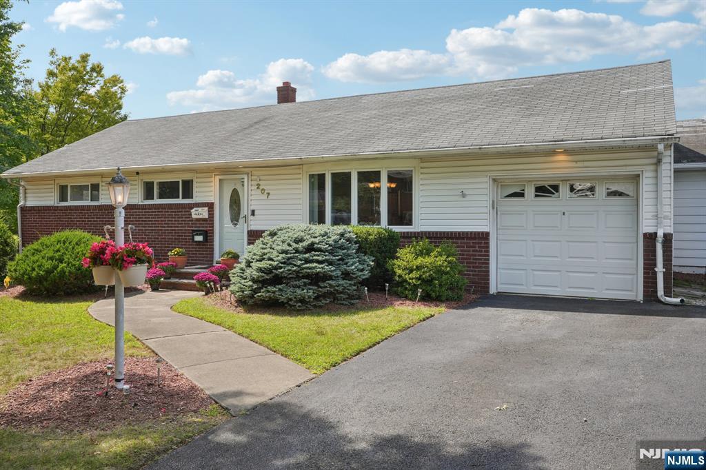 207 Hillcrest Drive,Paramus, NJ 07652
