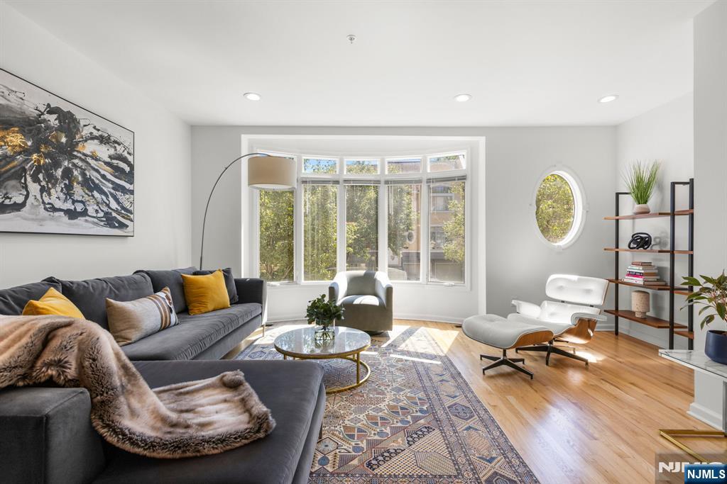 121 Winding Creek Way,Old Tappan, NJ 07675